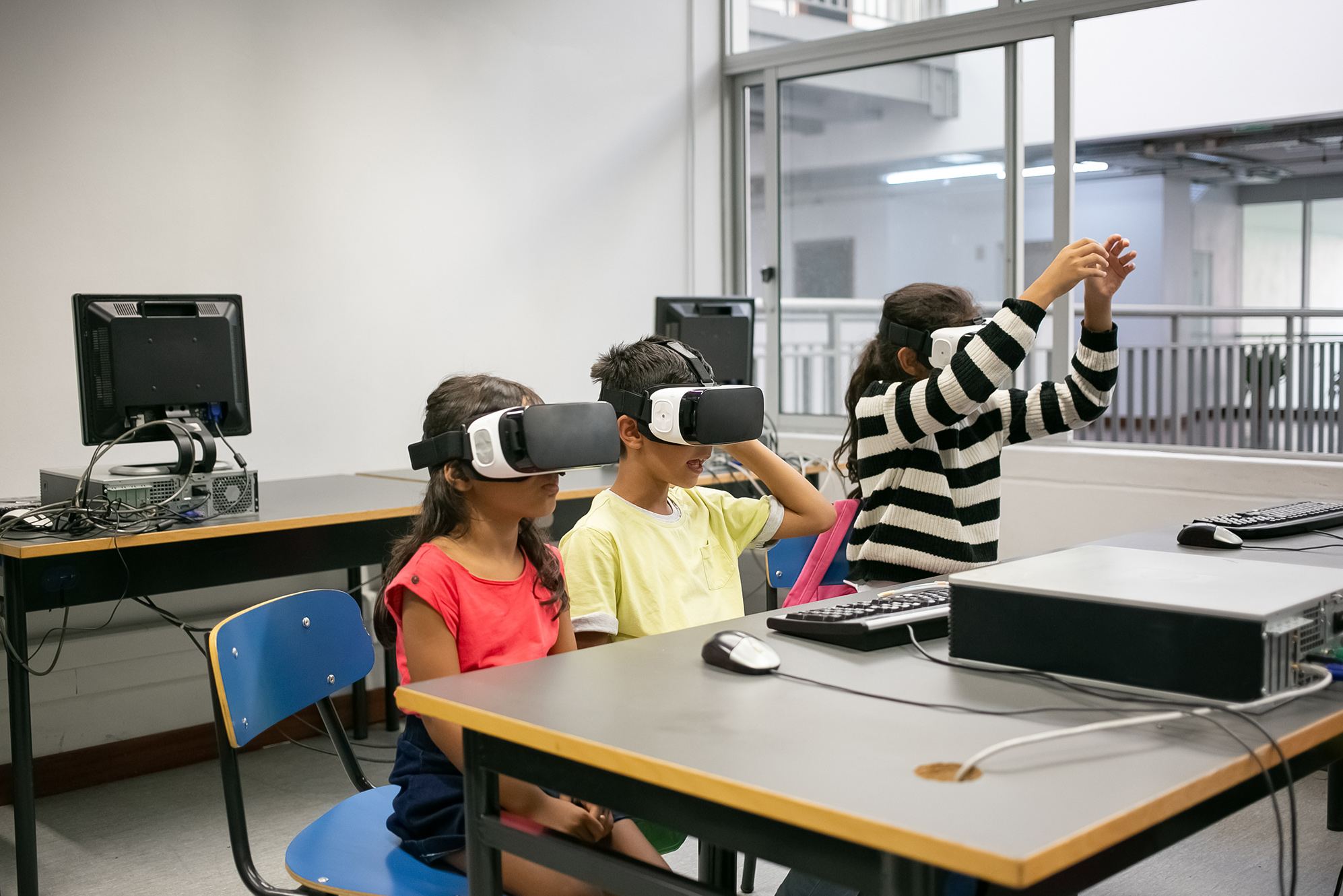 cute-multiethnic-kids-learning-use-virtual-reality-glasses